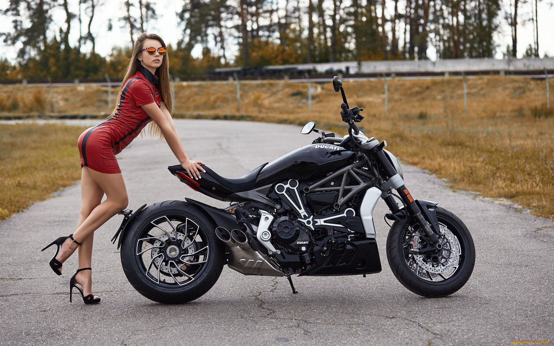 фото красивых девушек на известных марках мотоциклов
